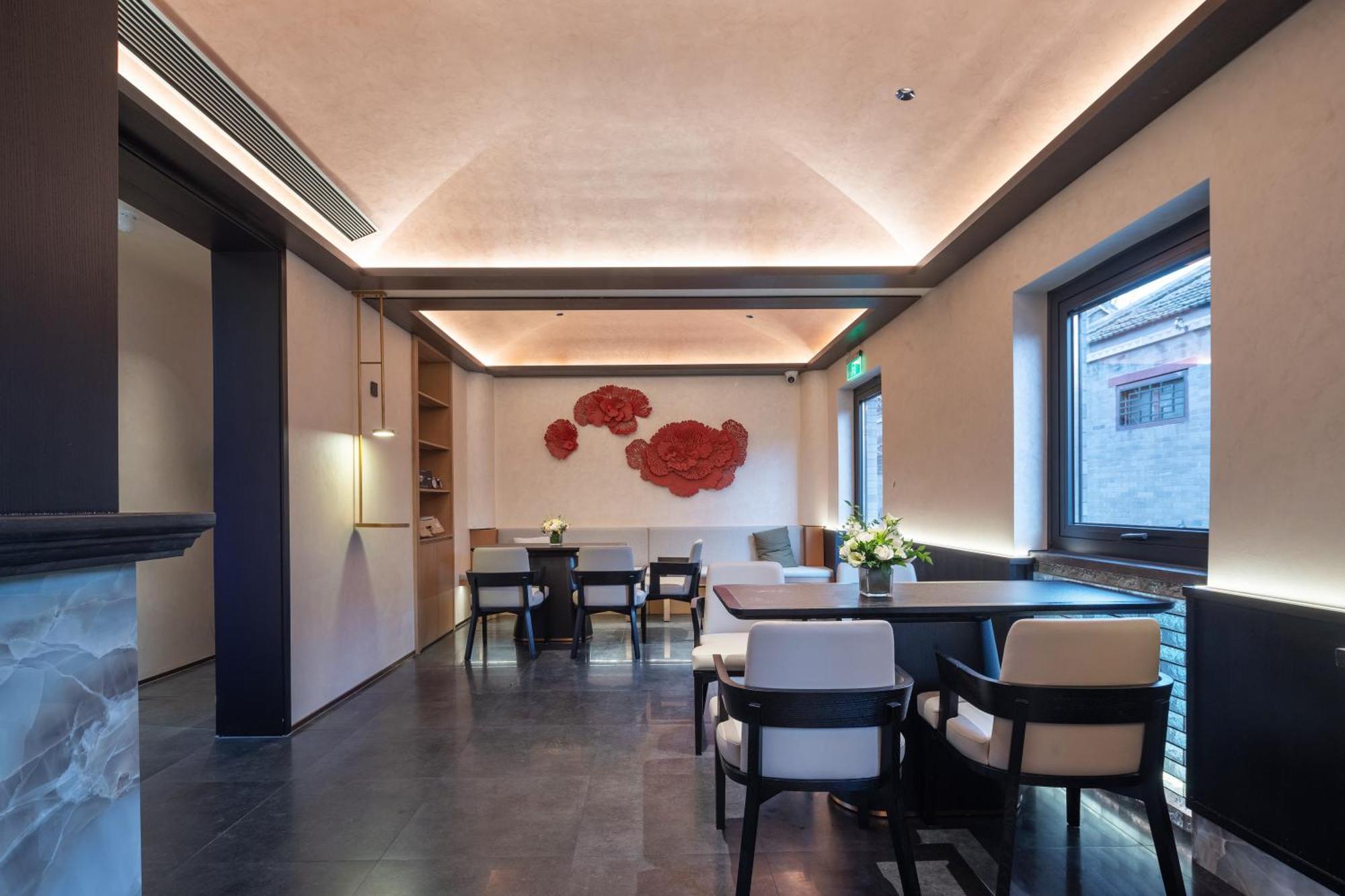בייג'ינג Happy Dragon Courtyard- Newly Renovated With French Windows, Near Tian'Anmen Forbidden City,Lama Temple And Heaven Temple, 3Minutes Walk From Subway,Fluent English Speaking With Tourist Sights Tickets Service ,Free Coffee &Laundry Service מראה חיצוני תמונה