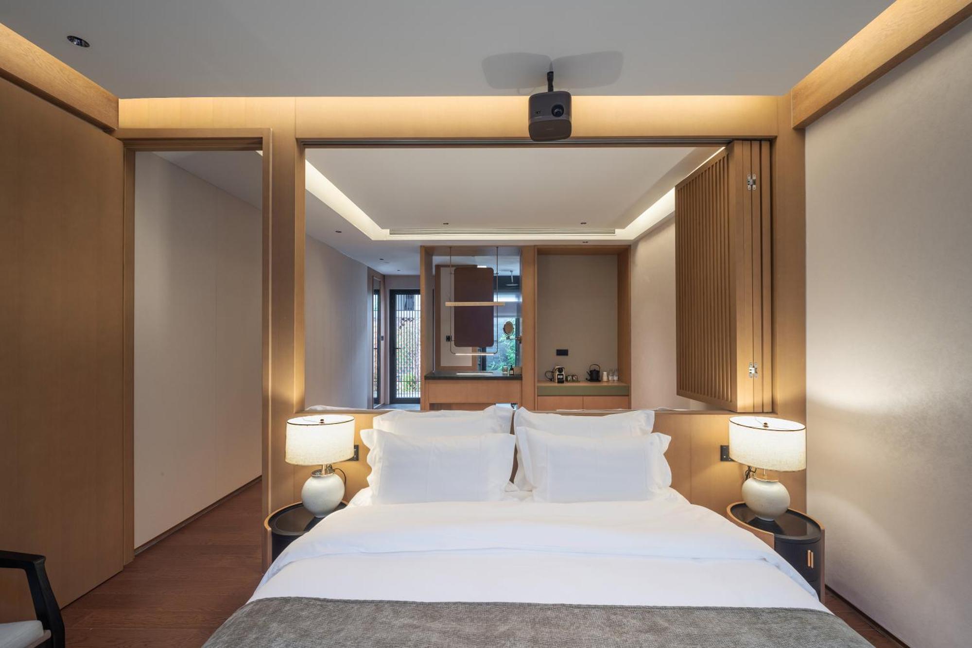 בייג'ינג Happy Dragon Courtyard- Newly Renovated With French Windows, Near Tian'Anmen Forbidden City,Lama Temple And Heaven Temple, 3Minutes Walk From Subway,Fluent English Speaking With Tourist Sights Tickets Service ,Free Coffee &Laundry Service מראה חיצוני תמונה