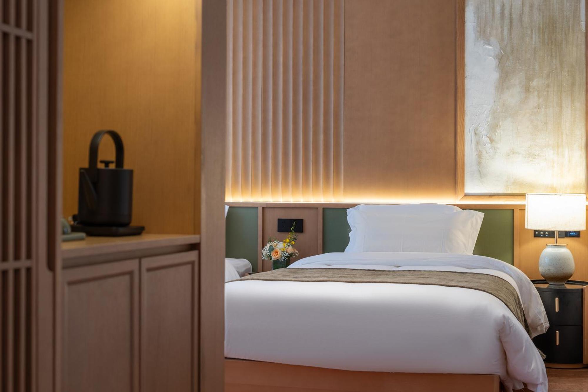 בייג'ינג Happy Dragon Courtyard- Newly Renovated With French Windows, Near Tian'Anmen Forbidden City,Lama Temple And Heaven Temple, 3Minutes Walk From Subway,Fluent English Speaking With Tourist Sights Tickets Service ,Free Coffee &Laundry Service מראה חיצוני תמונה