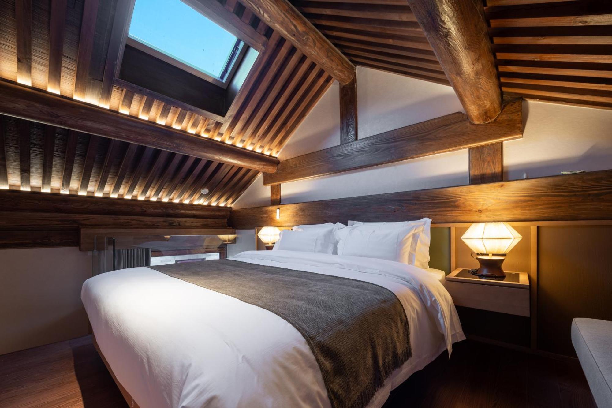 בייג'ינג Happy Dragon Courtyard- Newly Renovated With French Windows, Near Tian'Anmen Forbidden City,Lama Temple And Heaven Temple, 3Minutes Walk From Subway,Fluent English Speaking With Tourist Sights Tickets Service ,Free Coffee &Laundry Service מראה חיצוני תמונה