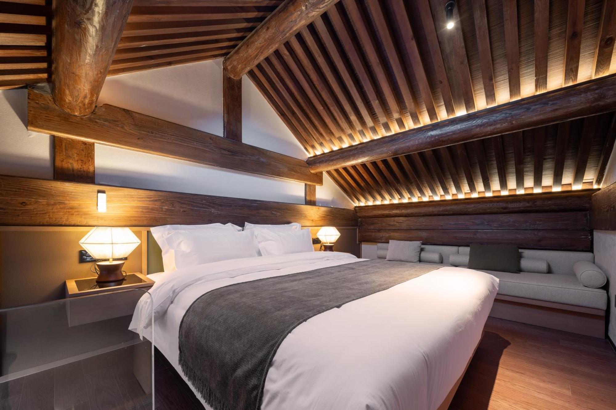 בייג'ינג Happy Dragon Courtyard- Newly Renovated With French Windows, Near Tian'Anmen Forbidden City,Lama Temple And Heaven Temple, 3Minutes Walk From Subway,Fluent English Speaking With Tourist Sights Tickets Service ,Free Coffee &Laundry Service מראה חיצוני תמונה